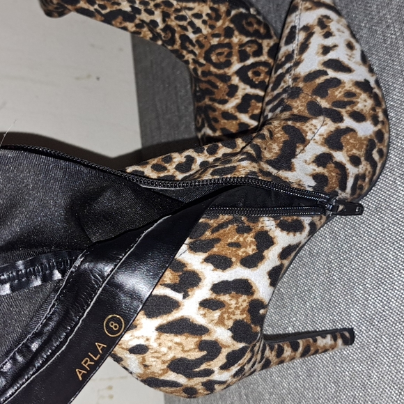 SoME zip-up leopard 4"heel sz 8 boots. Brand new, never worn! Fits like a glove - Picture 5 of 8